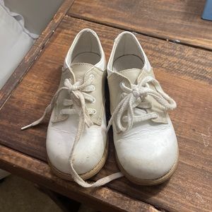 Willits leather saddle shoes.